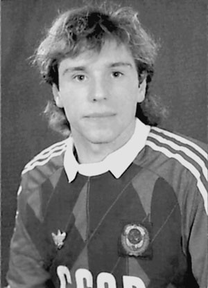 Иллюстрация к книге — 100 великих футбольных матчей [i_063.jpg]