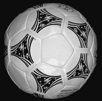 Иллюстрация к книге — 100 великих футбольных матчей [i_066.jpg]