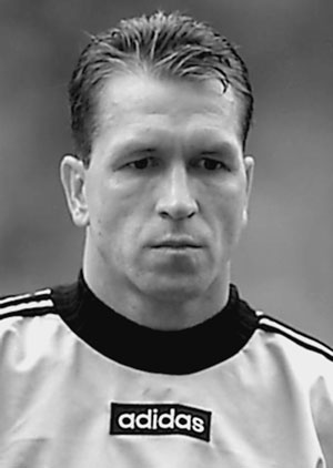 Иллюстрация к книге — 100 великих футбольных матчей [i_068.jpg]