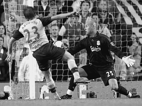 Иллюстрация к книге — 100 великих футбольных матчей [i_091.jpg]