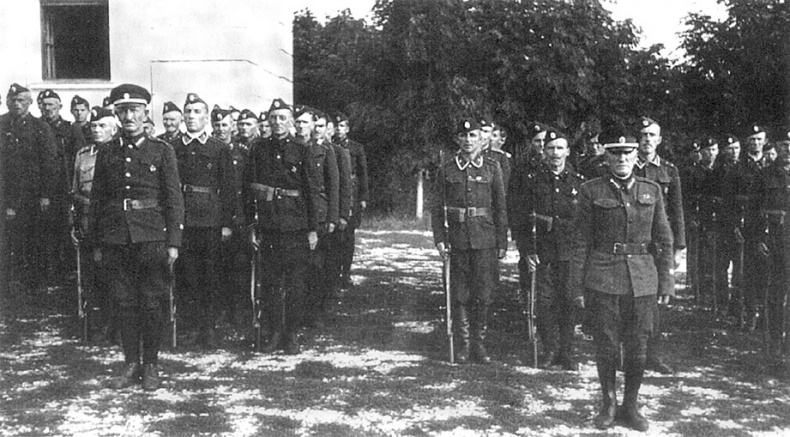 Иллюстрация к книге — Изгнанная армия. Полвека военной эмиграции. 1920-1970 гг. [i_025.jpg]