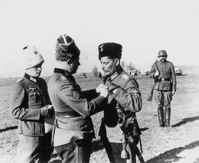 Иллюстрация к книге — Изгнанная армия. Полвека военной эмиграции. 1920-1970 гг. [i_027.jpg]