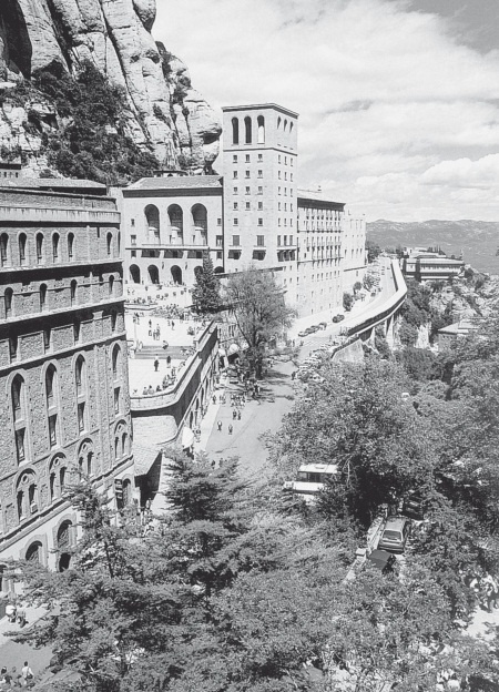 Иллюстрация к книге — 100 великих монастырей [i_030.jpg]