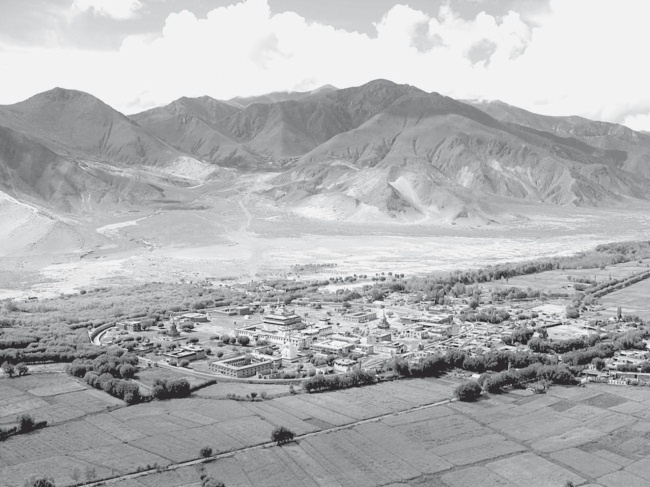 Иллюстрация к книге — 100 великих монастырей [i_032.jpg]