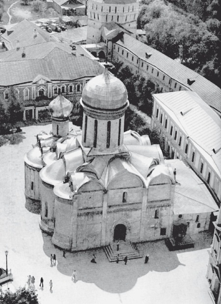 Иллюстрация к книге — 100 великих монастырей [i_065.jpg]