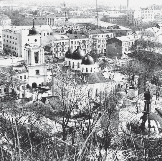 Иллюстрация к книге — 100 великих монастырей [i_089.jpg]