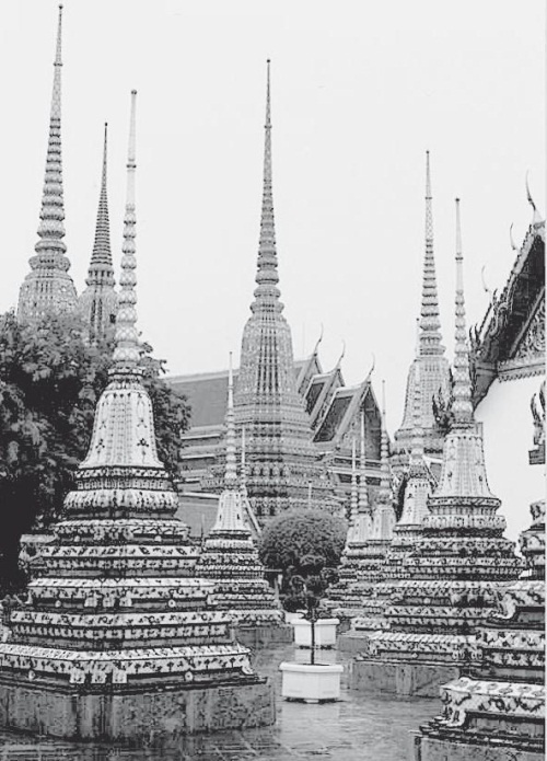 Иллюстрация к книге — 100 великих монастырей [i_102.jpg]