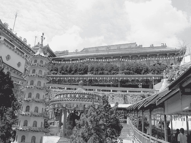 Иллюстрация к книге — 100 великих монастырей [i_106.jpg]