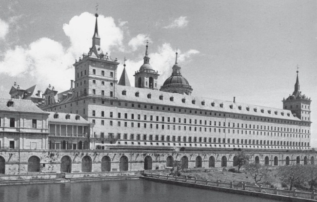 Иллюстрация к книге — 100 великих монастырей [i_110.jpg]