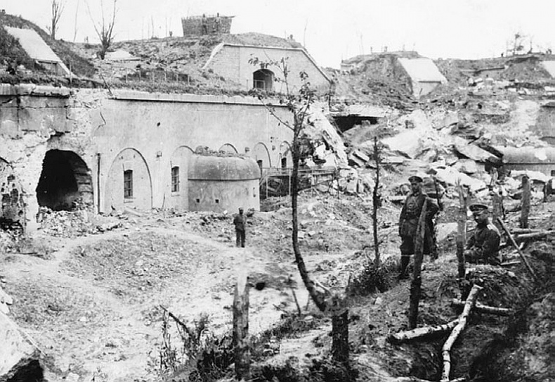 Иллюстрация к книге — 100 великих тайн Первой Мировой [i_050.jpg]