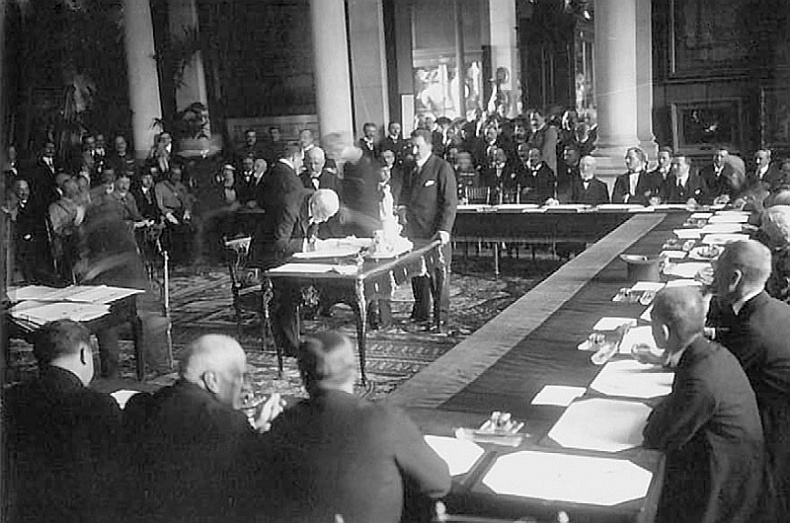 Иллюстрация к книге — 100 великих тайн Первой Мировой [i_099.jpg]