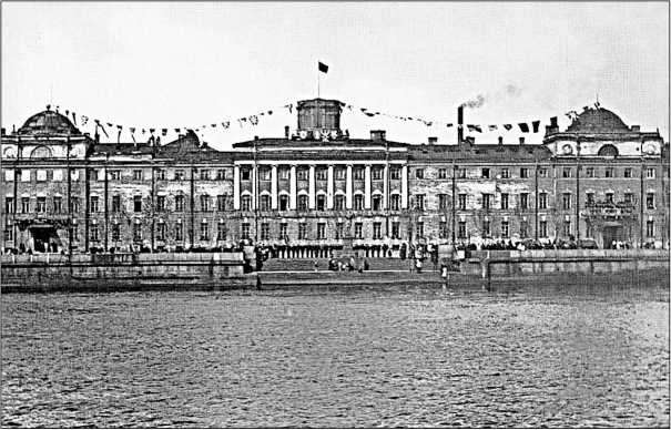 Иллюстрация к книге — На трудных дорогах войны. Подвиг Одессы [i_001.jpg]