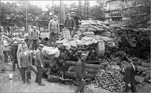 Иллюстрация к книге — На трудных дорогах войны. Подвиг Одессы [i_014.jpg]