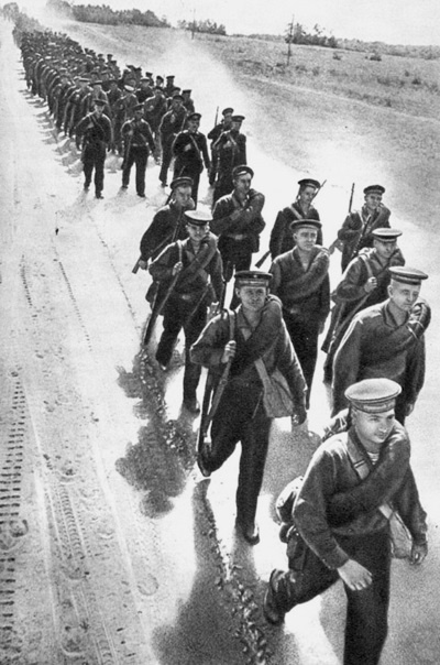 Иллюстрация к книге — На трудных дорогах войны. Подвиг Одессы [i_015.jpg]