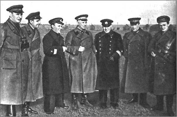 Иллюстрация к книге — На трудных дорогах войны. Подвиг Одессы [i_031.jpg]