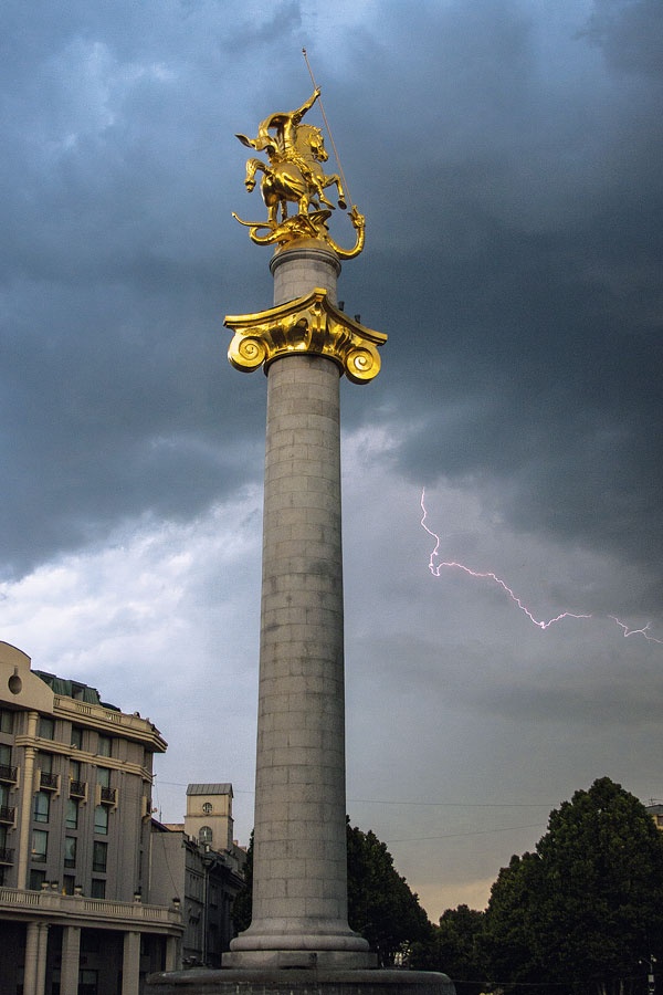 Иллюстрация к книге — Крайности Грузии. В поисках сокровищ Страны волков [i_053.jpg]