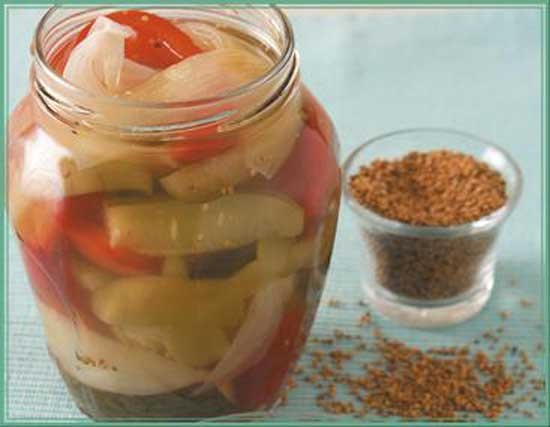 Иллюстрация к книге — Консервируем салаты, лечо, икру, соте, аджику [i_083.jpg]