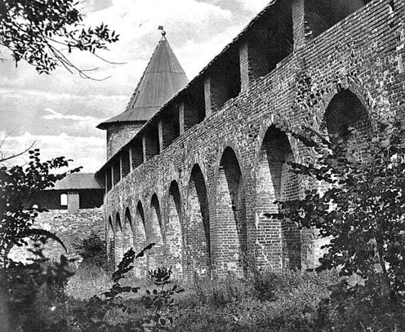 Иллюстрация к книге — 100 великих сокровищ России [i_004.jpg]