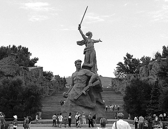 Иллюстрация к книге — 100 великих сокровищ России [i_033.jpg]