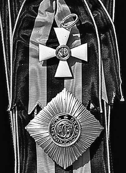 Иллюстрация к книге — 100 великих сокровищ России [i_039.jpg]