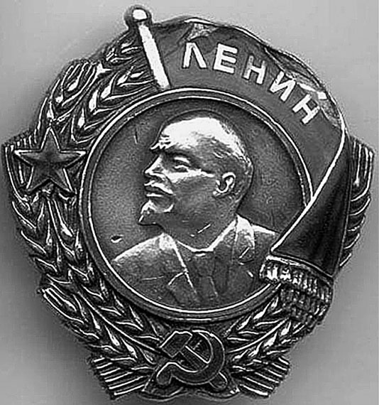 Иллюстрация к книге — 100 великих сокровищ России [i_046.jpg]