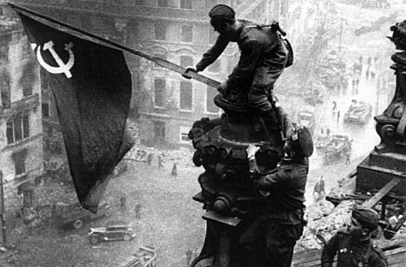 Иллюстрация к книге — 100 великих сокровищ России [i_050.jpg]