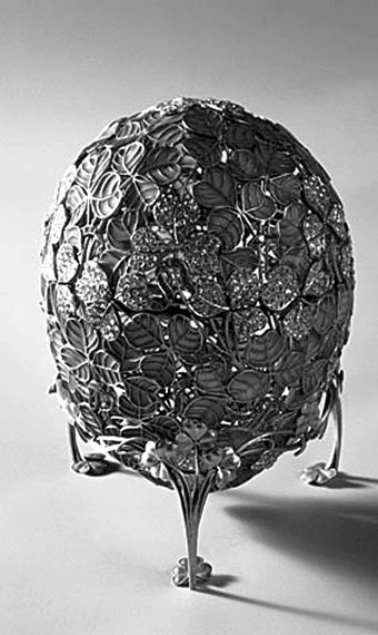 Иллюстрация к книге — 100 великих сокровищ России [i_089.jpg]