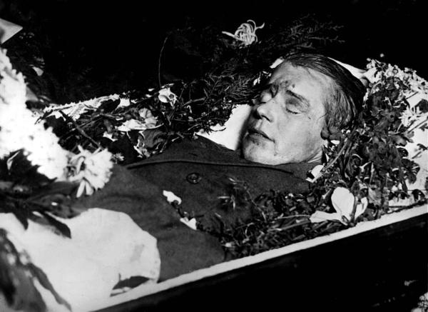 Иллюстрация к книге — 100 великих тайн советской эпохи [i_028.jpg]