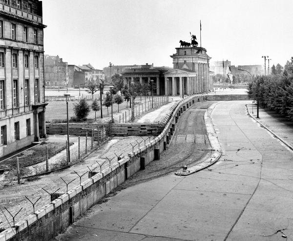 Иллюстрация к книге — 100 великих тайн советской эпохи [i_065.jpg]