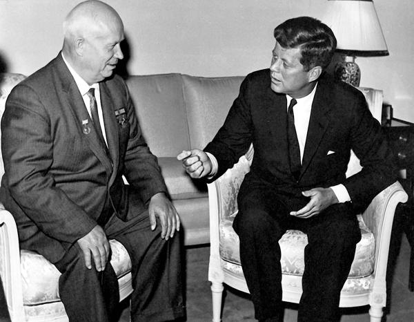 Иллюстрация к книге — 100 великих тайн советской эпохи [i_089.jpg]