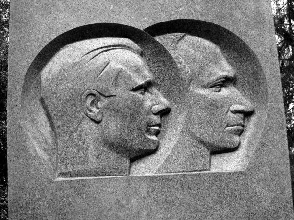 Иллюстрация к книге — 100 великих тайн советской эпохи [i_092.jpg]