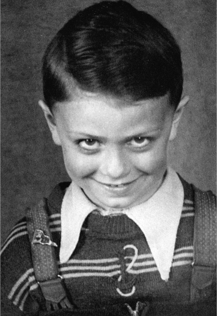 Иллюстрация к книге — Феликс Медведев. Козырная судьба легендарного интервьюера, библиофила, игрока [i_005.jpg]