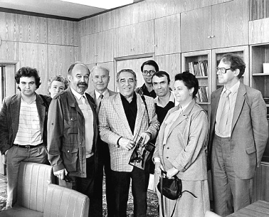 Иллюстрация к книге — Феликс Медведев. Козырная судьба легендарного интервьюера, библиофила, игрока [i_017.jpg]