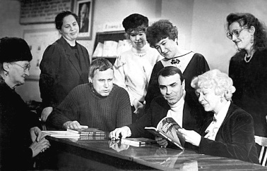 Иллюстрация к книге — Феликс Медведев. Козырная судьба легендарного интервьюера, библиофила, игрока [i_035.jpg]