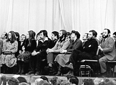 Иллюстрация к книге — Феликс Медведев. Козырная судьба легендарного интервьюера, библиофила, игрока [i_040.jpg]