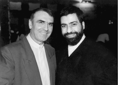 Иллюстрация к книге — Феликс Медведев. Козырная судьба легендарного интервьюера, библиофила, игрока [i_043.jpg]