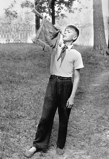 Иллюстрация к книге — Феликс Медведев. Козырная судьба легендарного интервьюера, библиофила, игрока [i_054.jpg]