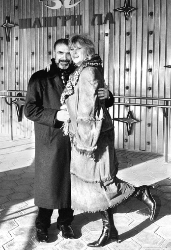 Иллюстрация к книге — Феликс Медведев. Козырная судьба легендарного интервьюера, библиофила, игрока [i_078.jpg]