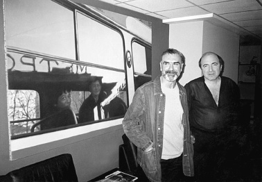 Иллюстрация к книге — Феликс Медведев. Козырная судьба легендарного интервьюера, библиофила, игрока [i_081.jpg]