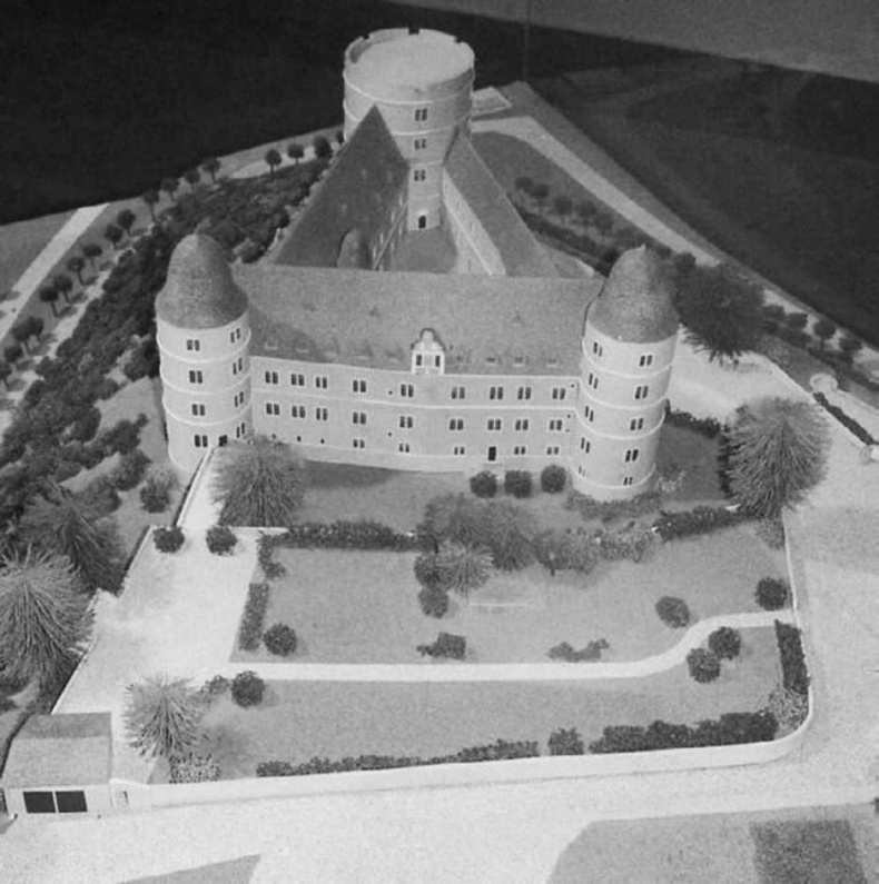 Иллюстрация к книге — Тайны черных замков СС [i_003.jpg]