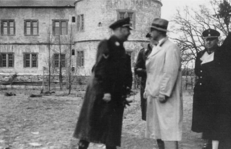 Иллюстрация к книге — Тайны черных замков СС [i_007.jpg]