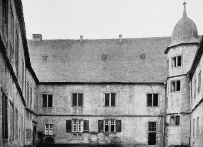 Иллюстрация к книге — Тайны черных замков СС [i_008.jpg]