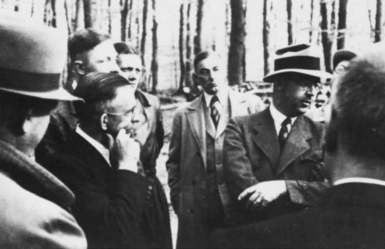 Иллюстрация к книге — Тайны черных замков СС [i_021.jpg]