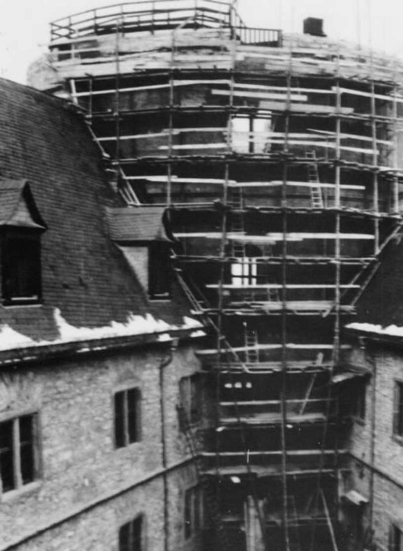 Иллюстрация к книге — Тайны черных замков СС [i_024.jpg]