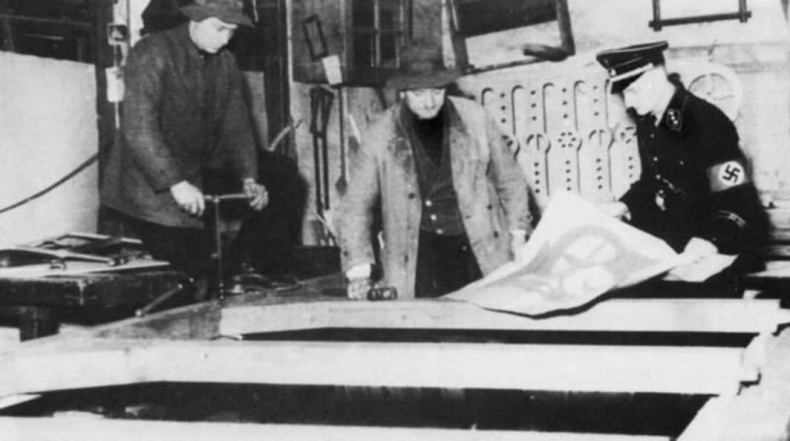 Иллюстрация к книге — Тайны черных замков СС [i_033.jpg]