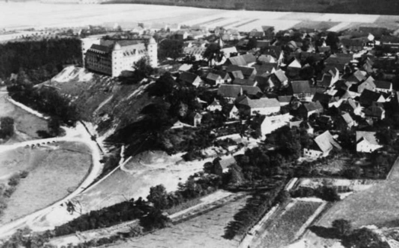 Иллюстрация к книге — Тайны черных замков СС [i_035.jpg]