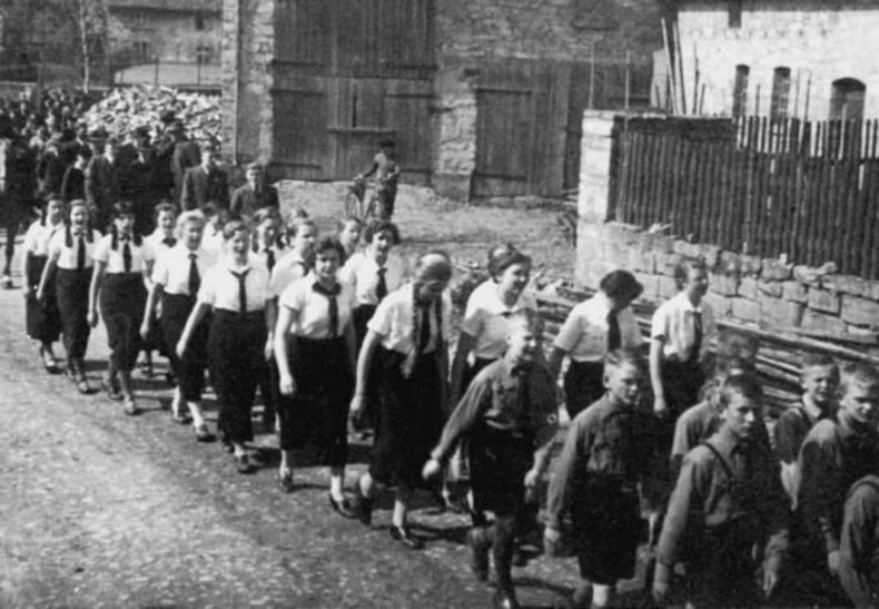 Иллюстрация к книге — Тайны черных замков СС [i_037.jpg]