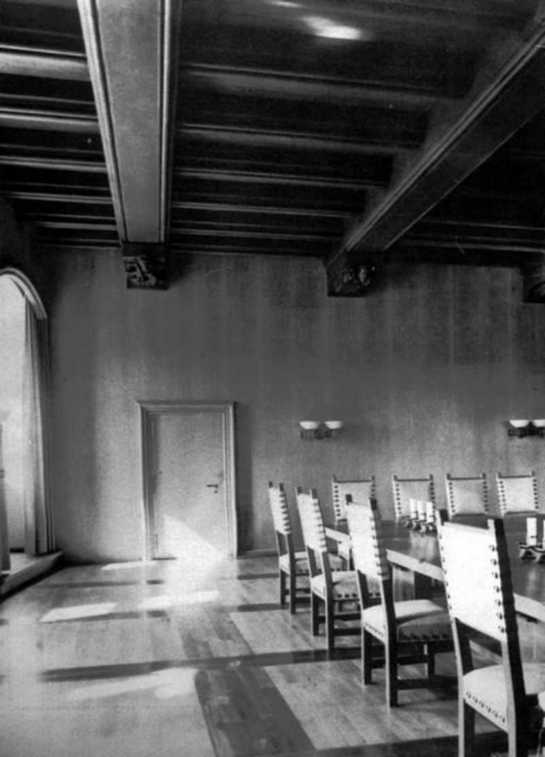 Иллюстрация к книге — Тайны черных замков СС [i_044.jpg]