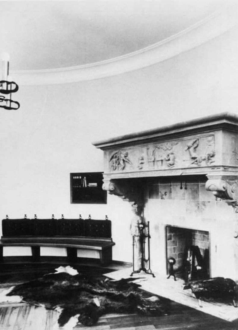 Иллюстрация к книге — Тайны черных замков СС [i_045.jpg]