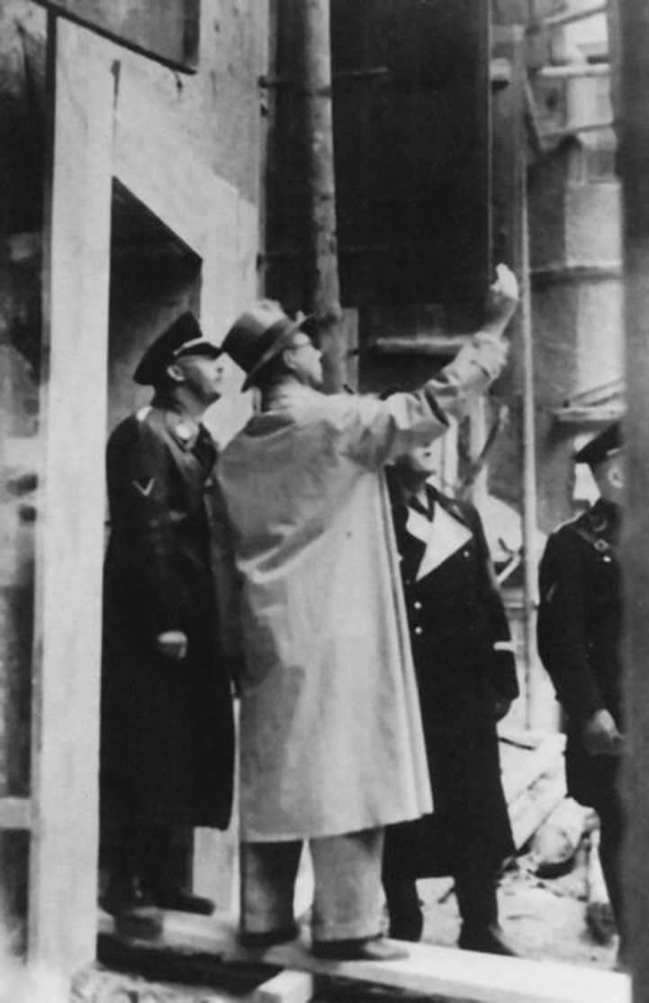 Иллюстрация к книге — Тайны черных замков СС [i_049.jpg]